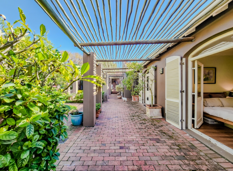 4 Bedroom Property for Sale in Oranjezicht Western Cape